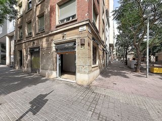 Local comercial en alquiler en El Congrés i els Indians en Barcelona