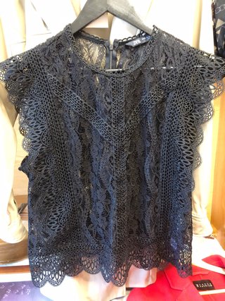 Top de encaje negro Zara