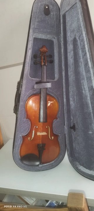Violín 3/4 con funda sin arco  falta una cuerda