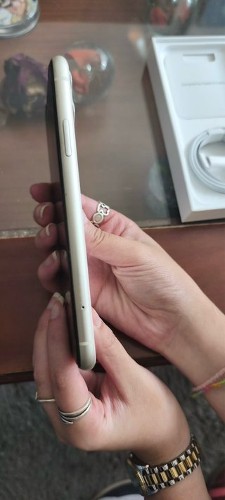 iPhone 11 128GB Blanco, en buen estado