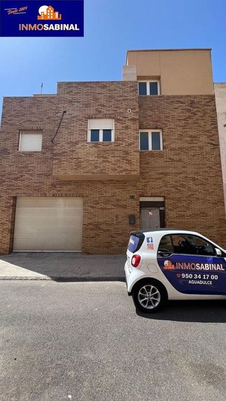 Chalet en venta en Los Molinos - Villa Blanca en Almería