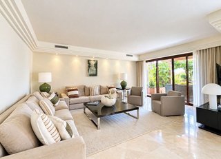 Piso en alquiler en La Dama de Noche-La Alzambra en Marbella
