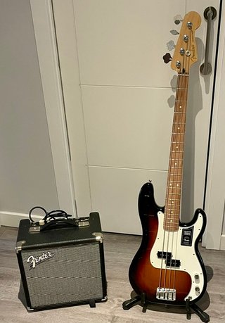 Bajo y Amplificador Fender nunca usados.