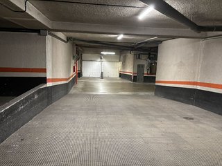 Garaje en alquiler en San Pedro de Deusto-La Ribera en Bilbao