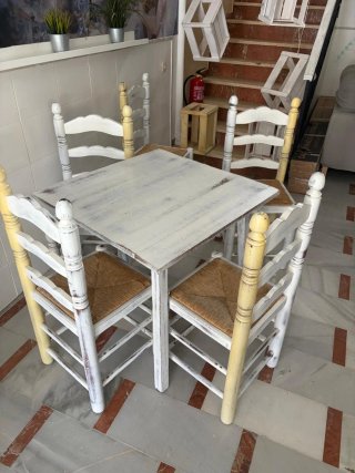 Mesa y 4 Sillas Rústicas