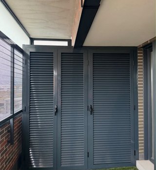 Puertas y cerramientos modernos