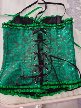 Corpiño negro y verde con volantes