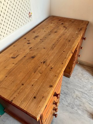 Tavolo da scrivania in legno con cassetti