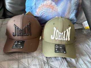 Gorras Jordan Marrón y Verde Oliva