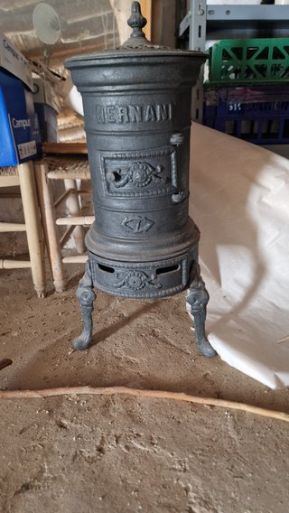 Estufa antigua HERNANI hierro fundido