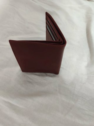 Cartera de piel marrón