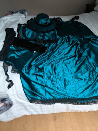 Disfraz de época verde y negro