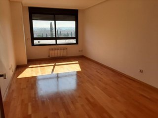 Piso en alquiler en San Isidro - Los Almendros en Alcalá de Henares