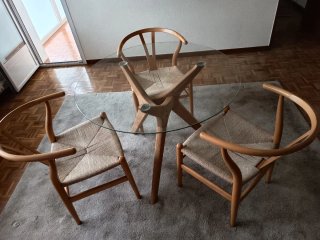 Mesa redonda madera y cristal.