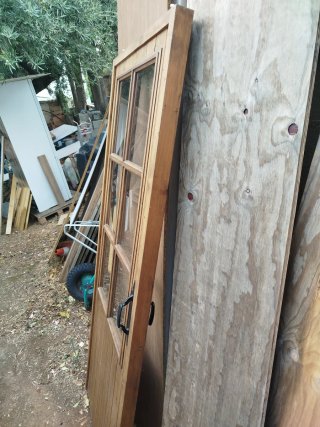 Puerta madera maciza con cristal