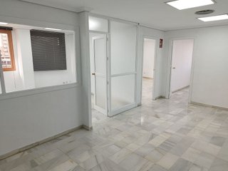 Oficina en alquiler en Buhaira - Huerta del Rey en Sevilla