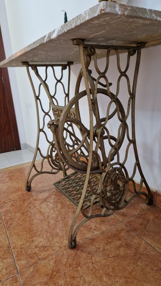 Mesa Singer Hierro y Mármol