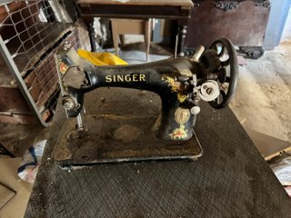 Máquina de coser Singer antigua