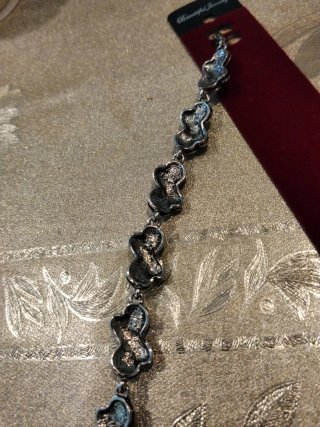 Pulsera estilo antiguo con cristales y pedrerías