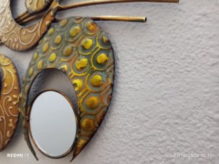 Decoración pared latón y cristal. 67 x 40 cm.