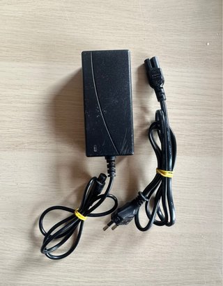 Cargador Patinetes Eléctricos 42V 2A XT-4215B