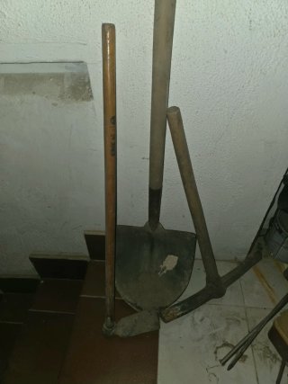 Lote herramientas: pala, pico y más