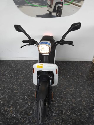 Moto Cooltra e-Scooter