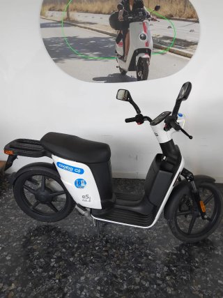 Moto Cooltra e-Scooter