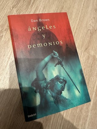 Ángeles y Demonios - Dan Brown
