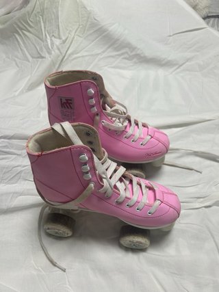 Patines de 4 ruedas rosas y bolsa para transportar