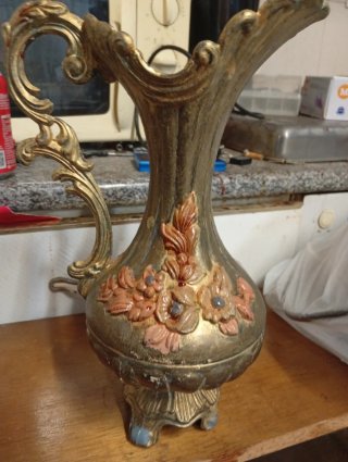 Jarrón decorativo metal dorado