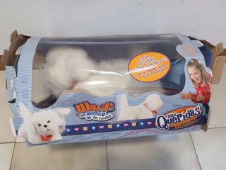 Perro de peluche blanco. Quitadas las pilas Caja