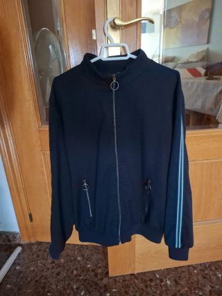 Chaqueta Zara Negra. Se vende por falat de uso.