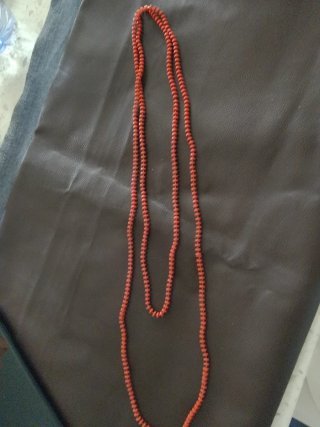 Collana con perline rosse