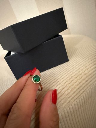 Anillo oro 9k con piedra verde y diamantes