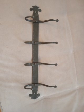 Perchero de hierro antiguo