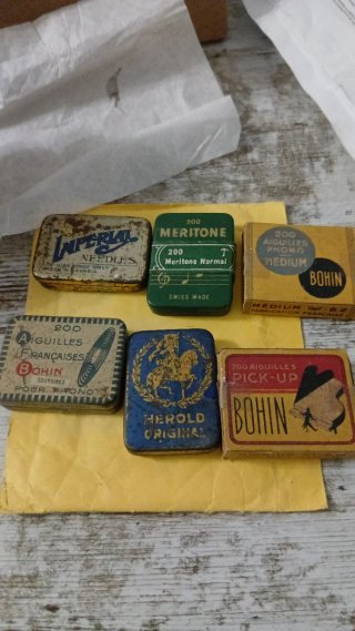 Lote de 6 Cajas y latas de Agujas para Gramófono.