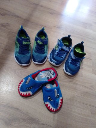 Lote de 3 pares de zapatillas infantiles talla 32