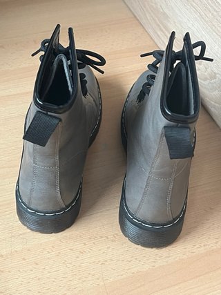 Botines grises cordones suela track T.38