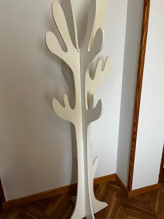 Perchero Infantil con Diseño de Árbol