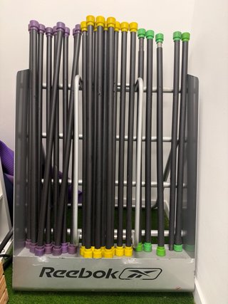 Rack Reebok con juego completo de barras