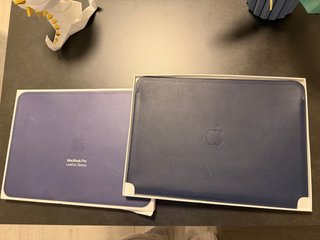 Funda MacBook Pro Piel Azul Original Apple