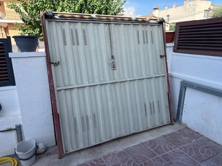 Puerta de garaje metálica