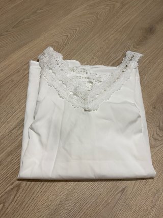 Blusa Blanca con Detalles de Encaje