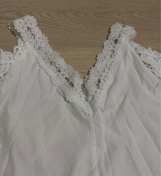 Blusa Blanca con Detalles de Encaje