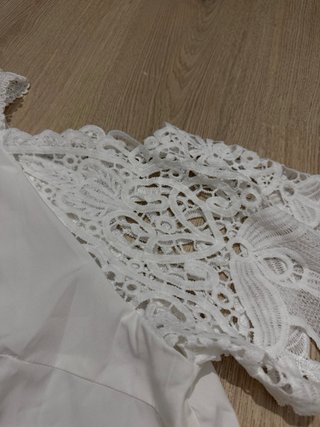 Blusa Blanca con Detalles de Encaje