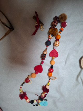 Collar Sujetagafas con Abalorios