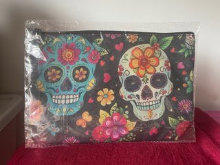 NUEVO! REGALO LEED DESCRIPCIÓN Neceser Calaveras