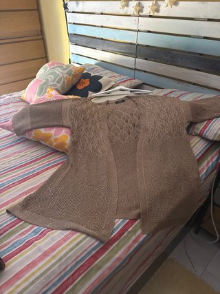 Chaqueta de hilo beige y dorada