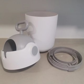 Cubo para pañales blanco y gris